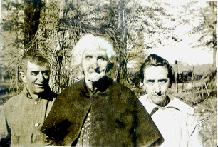 juliamolliedavehawkins.jpg (34252 bytes)